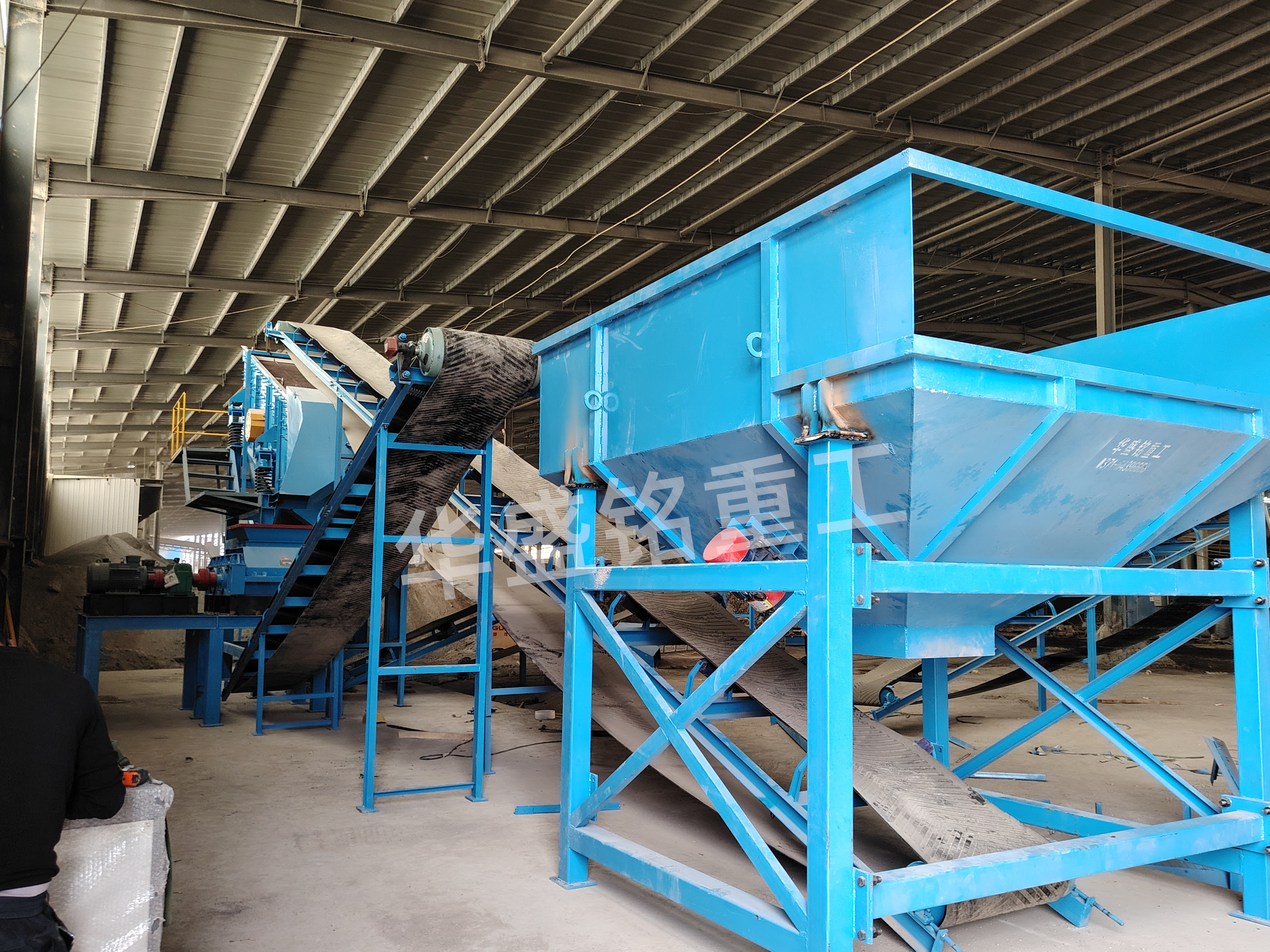 廢舊瀝青混凝土破碎篩分設(shè)備,瀝青再生設(shè)備,瀝青雙齒輥破碎機(jī),RAP專(zhuān)用破碎機(jī),